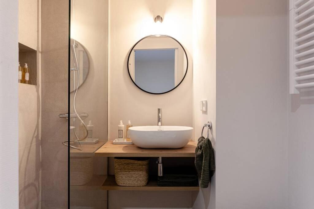 Velo Vern 1 Beautiful New Apartment 2 Bed Ensuite Girona Dış mekan fotoğraf