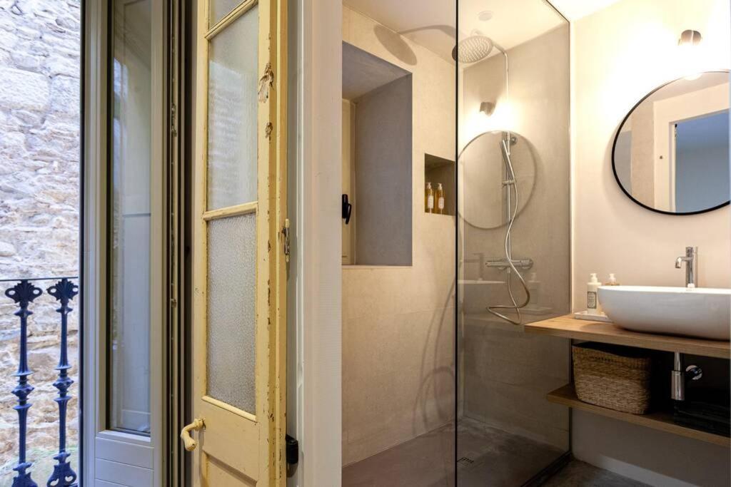 Velo Vern 1 Beautiful New Apartment 2 Bed Ensuite Girona Dış mekan fotoğraf